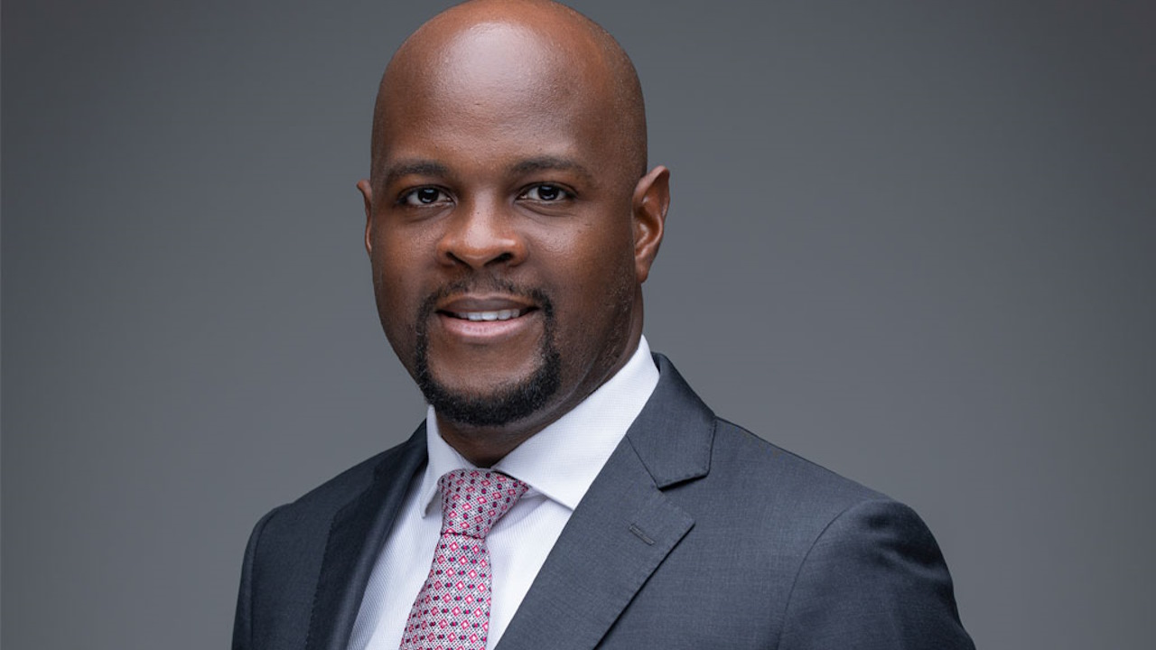 Portrait photo of a formally dressed man