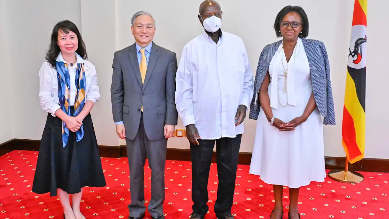 President Yoweri Museveni is pictured with Mukami Kariuki (right), the outgoing World Bank country manager for Uganda, and Qimiao Fan (second from left), the World Bank country director for Kenya, Rwanda, Somalia and Uganda, at State House in Entebbe on 28 July 2025. To the feft of Mr Fan is an unidentified woman.